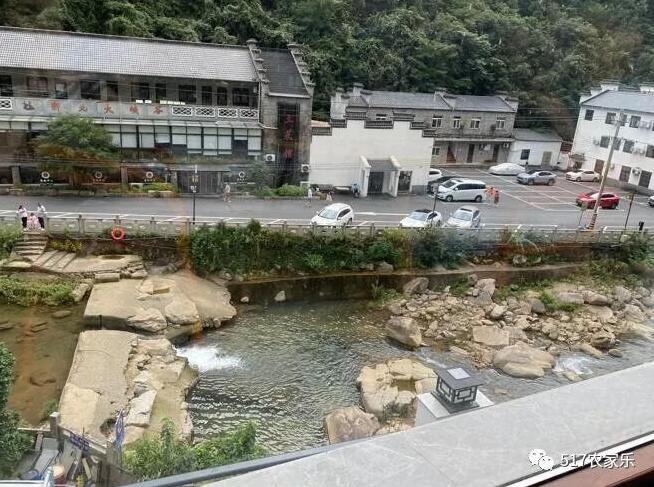 农家前风景